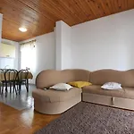 Erna Apartament *