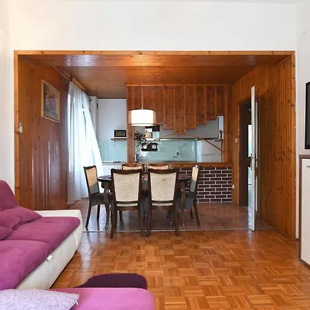 Apartment Apartmani Erna